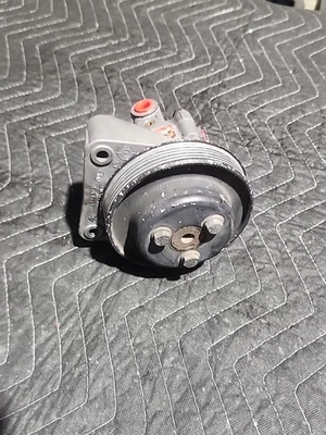 Bomba de dirección asistida BMW E36 M3 325i 325is LUK 110 bar 1992-1999 1137951 OEM Foto 1 de 4