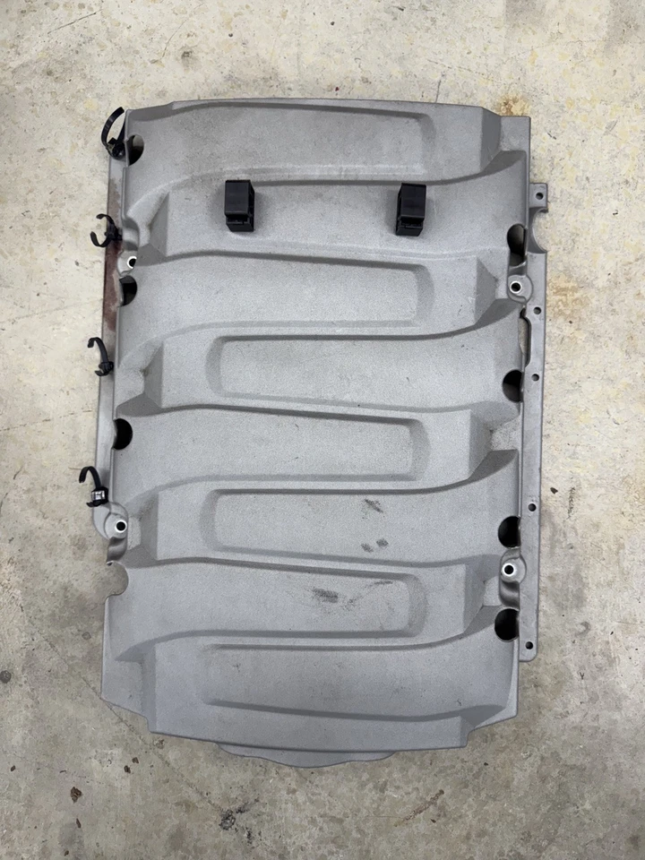 2016-2024 Chevy Camaro LT1 SS 6.2L Intake Manifold Engine Cover OEM GM - Image 1 of 4