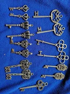 14PCS Mixed Lots of Tibetan Silver Key Charm Pendants #22466 - Picture 1 of 1