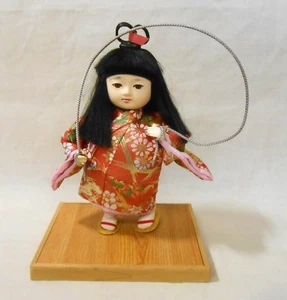 Muñeca Japonesa Vintage Kimono WARABE 26 cm / Cuerda para Saltar NAWATOBI - Imagen 1 de 7