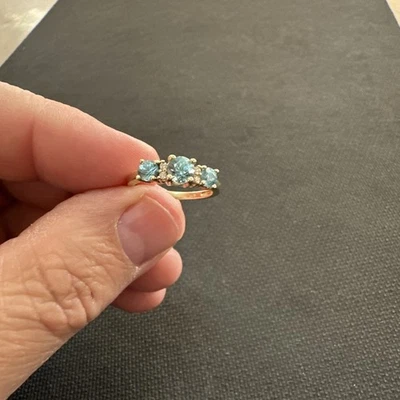 10K 2.2g Yellow Gold Gemstone/Diamond Ring Sz 6 - Image 1 of 4