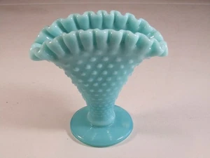 Rarität Fenton Pastell Türkis Milchglas Hobnail Rüsche Fächer Vase Mini Trompete 50er Jahre - Bild 1 von 4