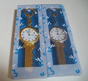 Reloj de moda con clip para llavero estilo llave para mujer/niña acabado dorado y plateado - Imagen 1 de 10