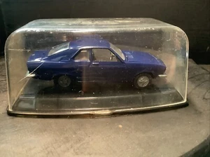 Pilen 1:43 Opel Manta dunkelblau in Pilen Vitrine KB - Bild 1 von 8