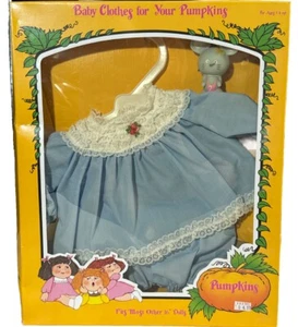 "Vestido azul vintage The Pumpkins con clon de parche de repollo de juguete para muñecas de 16"" nuevo en caja" - Imagen 1 de 8