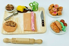 1/12th Scale Dolls House Food Preparation Board Sausage Roll & Cornish Pasty