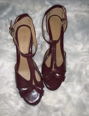 Tacones Merona para mujer talla 10 rojo vino punta abierta correa en T 3" Foto 1 de 4