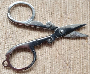 TIJERAS DE COSER VINTAGE MARCA SPEAR PEQUEÑAS COSTURA ARTESANAL - Imagen 1 de 4
