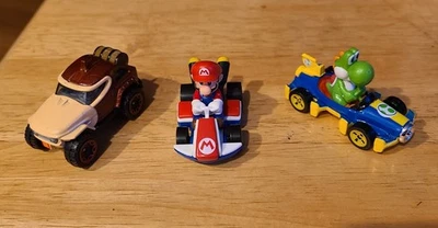 3Hot Wheels Mario Kart Circuit Track Diecast Car Racers Mario Donkey Kong Yoshi  - Image 1 of 4