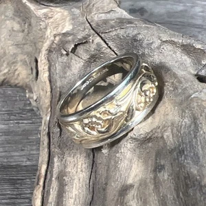 14K White/Yellow Gold Art Carved Wedding Band Ring Size 7 3/4 Approx 8.45 Grams - Picture 1 of 4