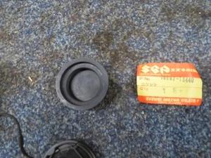 suzuki  master cylinder rubber nos gs400 gs425 gs750 others 39667-18440 - Picture 1 of 3