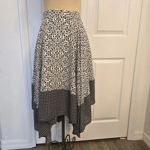 Banana Republic schwarz weiß Muster Taschentuchsaum Rock Petite Größe 10 Blumenmuster - Bild 1 von 9