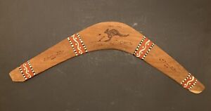 Grand kangourou et peint vintage tribu aborigène australienne boomerang SIGNÉ