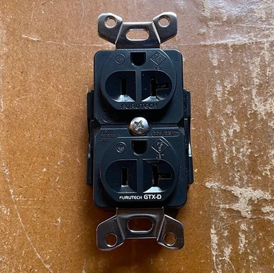 Receptáculo dúplex FURUTECH GTX-D (G) de alto rendimiento chapado en oro de 24 k sobre cobre Foto 1 de 3
