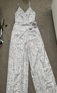 Size 6 Asos Design Wide Open Leg Jumpsuit, White with Belt - Imagen 1 de 9