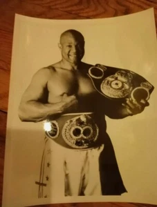 George Foreman - Larry Holmes HISTORISCHE BOXEN PRESSEMAPPE mit 8x10s Bildern - Bild 1 von 8