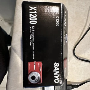 Sanyo VPC-X1200 12.1MP Digital Red Camera 3x zoom Battery & Charger Tested - Picture 1 of 8