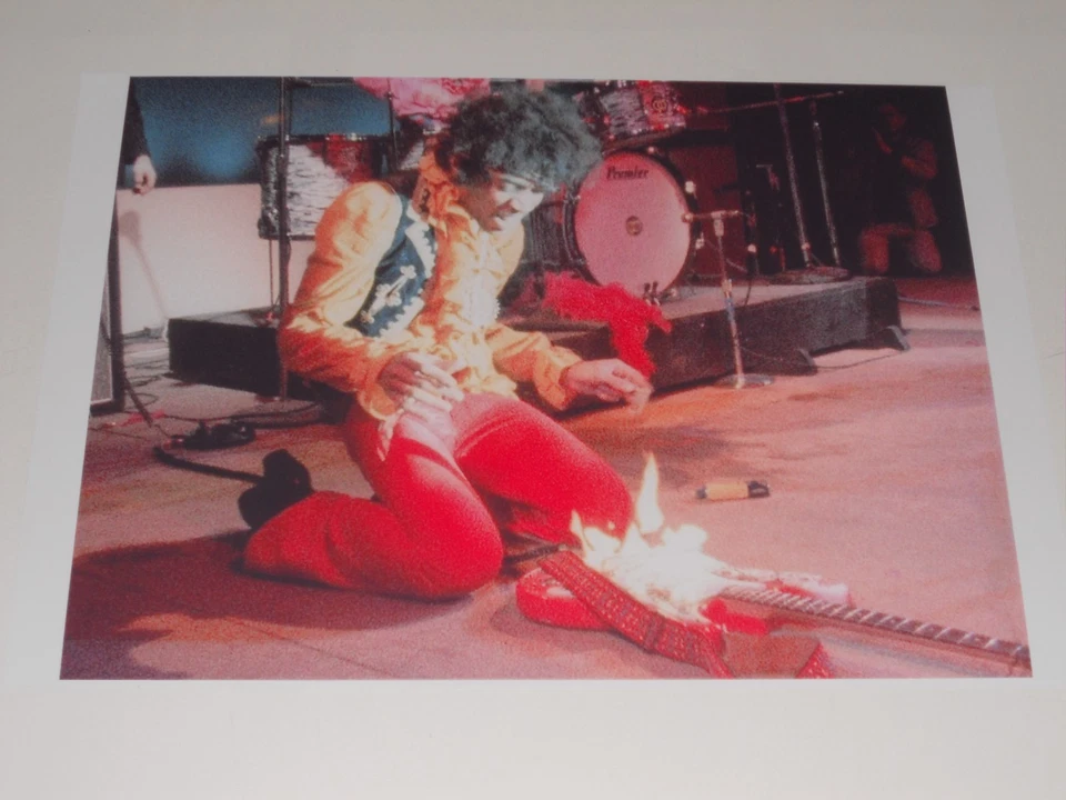 Póster Jimi Hendrix Monterey Pop Festival 1967 "Guitarra en llamas" 19"x13" Foto 1 de 1