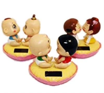 HAAC Solar Wackelpaar Wackelbabys Wackelfigur auf Herzkissen Größe 13,5 cm - Bild 1 von 4