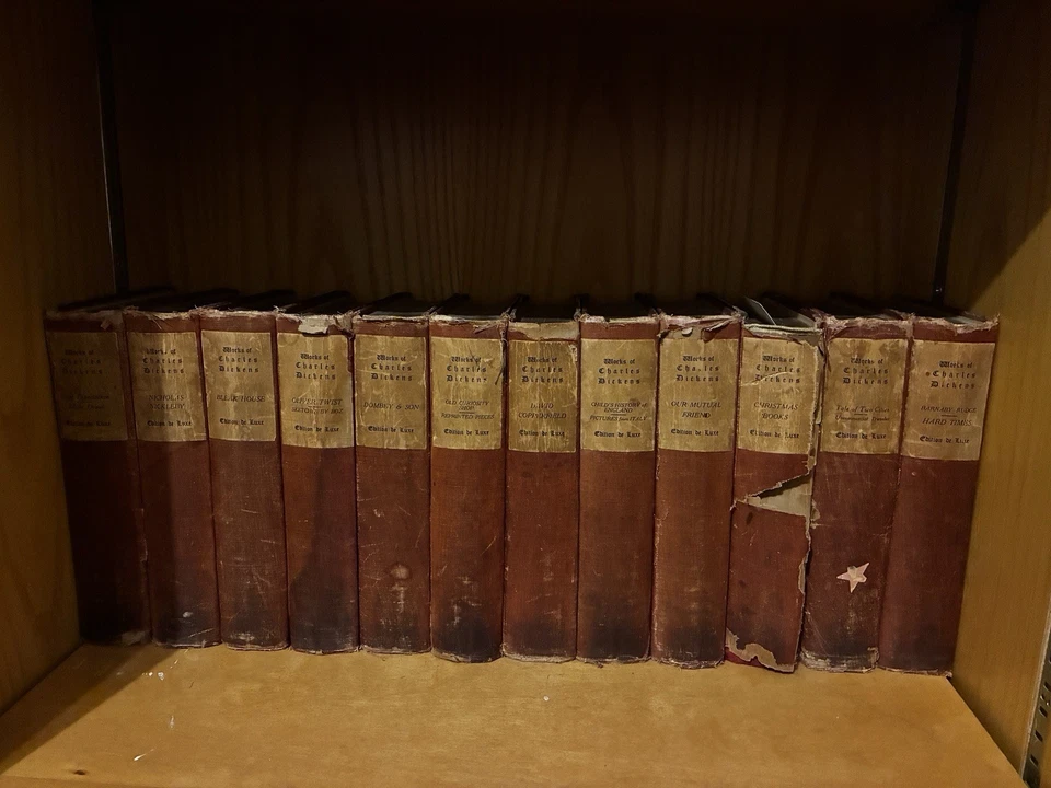 A Set of 12 Red Antique Charles Dickens Books of 1908th Year. Edition De Luxe. - Image 1 of 4
