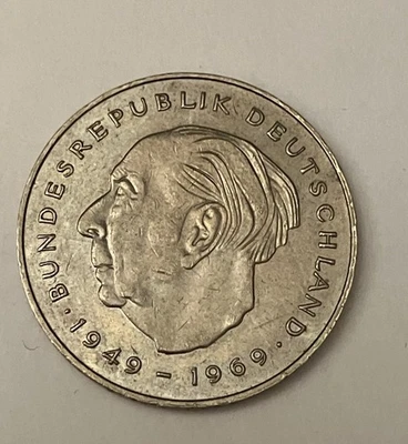1982-G Germany 2 Deutsche Mark Copper-Nickel Coin - XF (Extra Fine) condition - Image 1 of 2