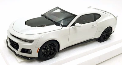 Autoart 1/18 Scale Diecast 71206 - Chevrolet Camaro ZL1 - Summit White - Image 1 of 4