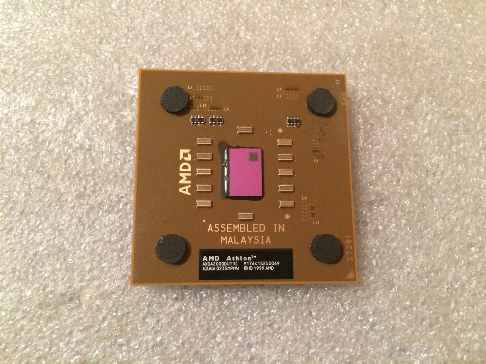 Processore AMD Athlon XP AXDA2000DUT3C 2000+ 1.67GHz 266MHz L2-256KB Socket A # - Immagine 1 di 1