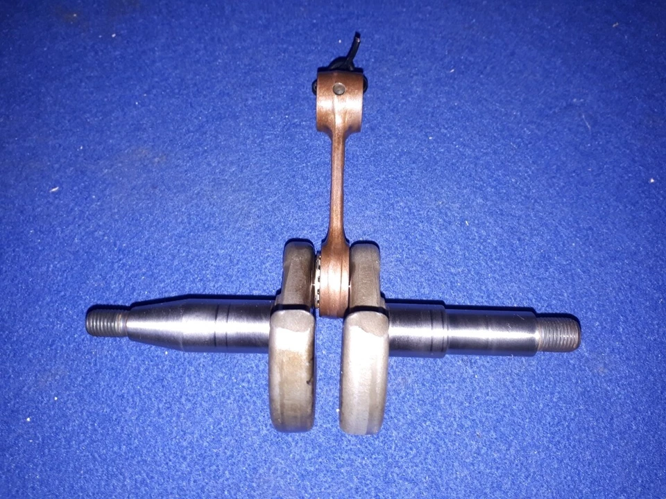 MOTOSEGA HUSQVARNA 340 345 350   Albero  motore - Immagine 1 di 1