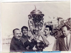 Futbol Trofeo Teresa Herrera ganado por el Sevilla F.C. en 1954 (DH-916) - Picture 1 of 2