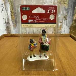 Figura de poli-resina Shopping Together Lemax Village Collection 12535W de lote antiguo de colección - Imagen 1 de 4