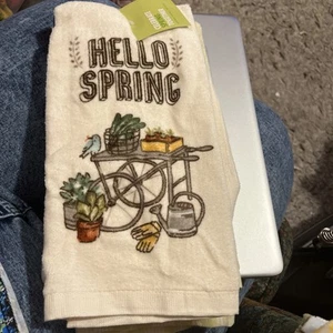 KOHL'S Celebrate Spring Together 2 Kitchen Towels ~ Off-white & Green NEW w/ Tag - Picture 1 of 3