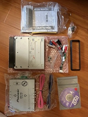 Pioneer AVIC-N3 In-dash DVD receiver with navigation and 6.5" video screen - Image 1 of 4