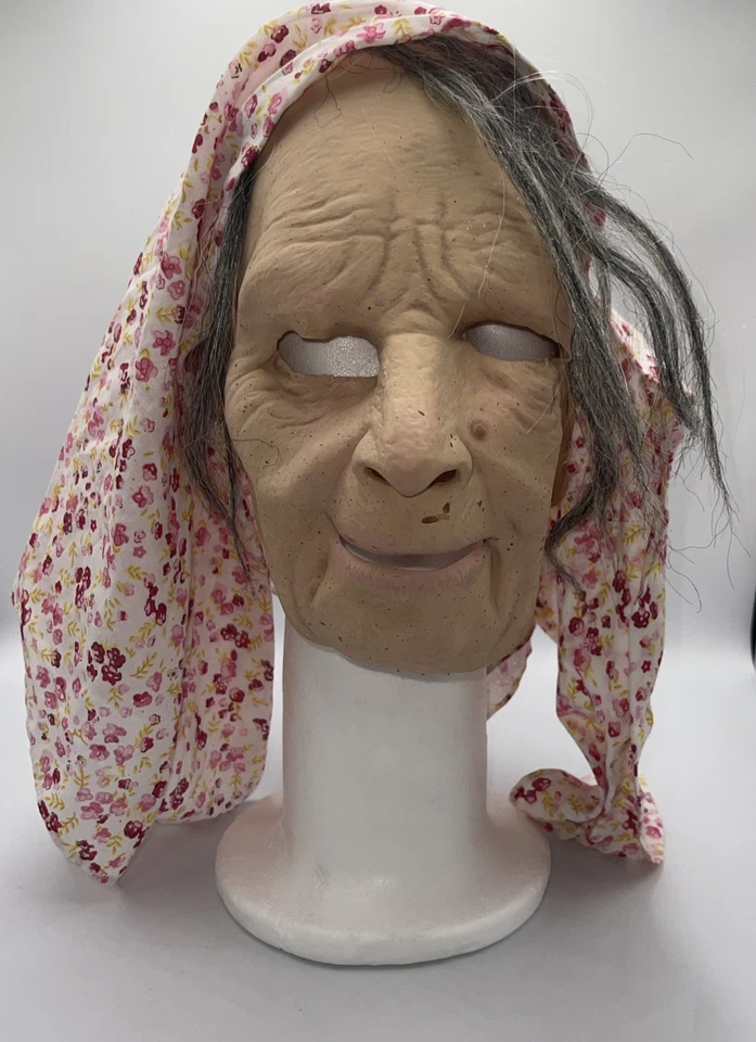 Máscara de látex Zagone Studios Nana con pañuelo hecha en EE. UU. Vieja dama ☼ Foto 1 de 4