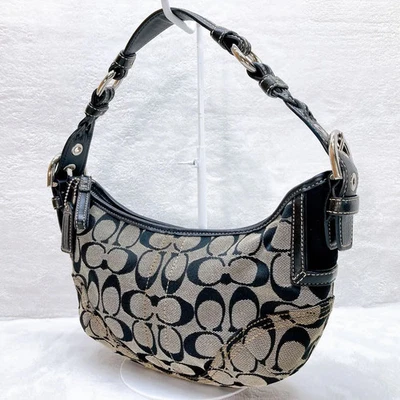 Bolsa de ombro Coach Soho Hobo Signature Y2K 6266 cinza preta acabamento em couro vintage - Imagem 1 de 4