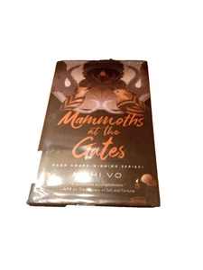 Mammoths at the Gates (Hardcover book, 2023) Nghi Vo - Imagen 1 de 1