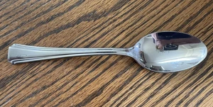 Oneida BORDEAUX 9pc: Knives, Salad Forks, Soup/place Spoons HARDLY ANY USE! S5 - Picture 1 of 3