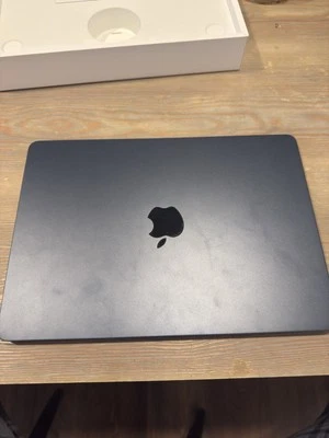 Apple MacBook Air 13 in 2022 Midnight/Apple M2 3.49 GHz, 256 GB 8 GB 8-Core - Image 1 of 4