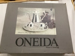 Servizio da caffè Oneida Baronetto Silverplate set 4 pezzi con scatola vintage. NUOVO - Foto 1 di 10