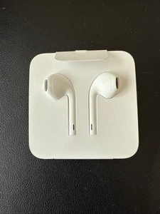 Authentic Apple Wired EarPods with Lightning Connector - New, Factory Packaging - Zdjęcie 1 z 7