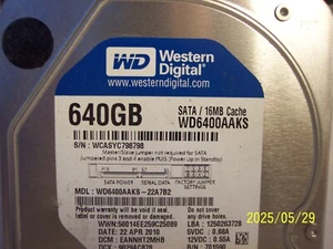 Western Digital Caviar 640GB SATA 7200RPM 3,5" Festplatte HDD - WD6400AAKS - Bild 1 von 6