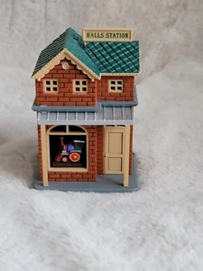 HALLMARK KEEPSAKE Halls Station Ornament 2017 - Light Up - No Box - Picture 1 of 10