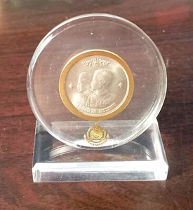 Thailand Coin 1 Baht 1961 King Queen Return from Europe Y83 with Acrylic - Picture 1 of 3