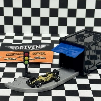 Ultra Raro - Conducido por Battat Pocket Series Road To Gold Chase Gold Coche Deportivo Foto 1 de 4