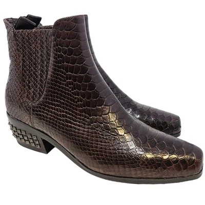 NUEVA Bota Chelsea Donald Pliner 7 Milann Piel de Serpiente Cuero Repujado Tachonado Foto 1 de 4