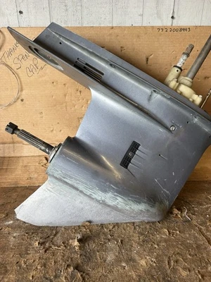 Yamaha F150 2004 unidad inferior caja de cambios derecha rotación estándar  Foto 1 de 4