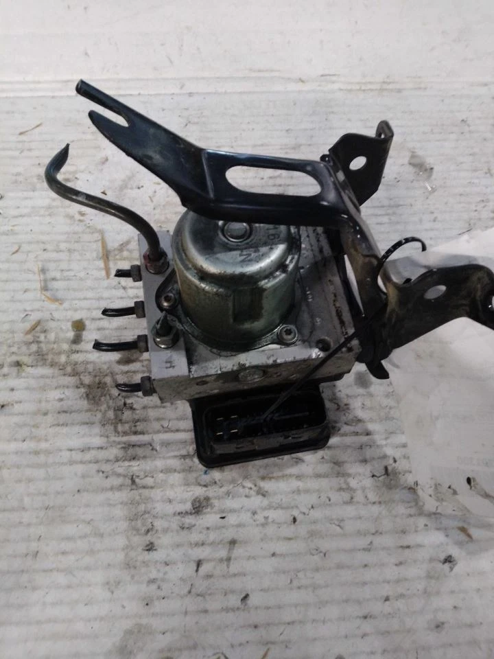 Conjunto modulador de piezas de freno antibloqueo tracción delantera para piloto 12-15 555675 Foto 1 de 4