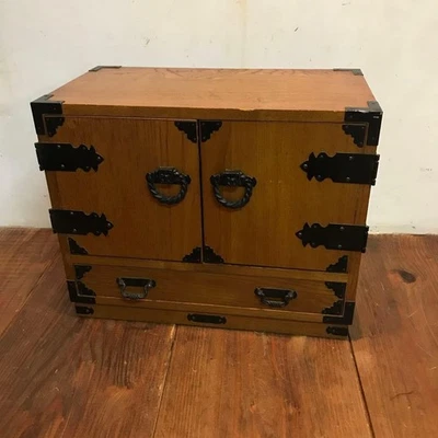 Cômoda japonesa antiga de madeira Zenibako Tansu - Imagem 1 de 4