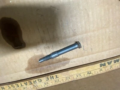 Crank Ext Bolt Craftsman Briggs & Stratton 4 cycle mod. 21032 string trimmer - Image 1 of 4