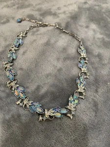 Collar Hoja Vintage Firmado Coro Azul Aurora Boreal Cristal Tono Plata - Imagen 1 de 6