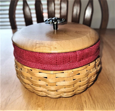 Longaberger 2004 Hostess Basket with Liner, Protector, Lid Cover